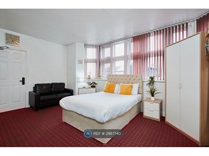 Studio To Rent In Deighton Road, Huddersfield, HD2