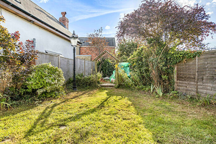 2 Bedroom Detached House For Sale In Main Street, Twyford, MK18