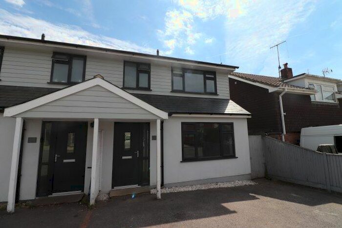 3 Bedroom Semi-Detached House To Rent In Hillcrest Drive, Pulborough, RH20