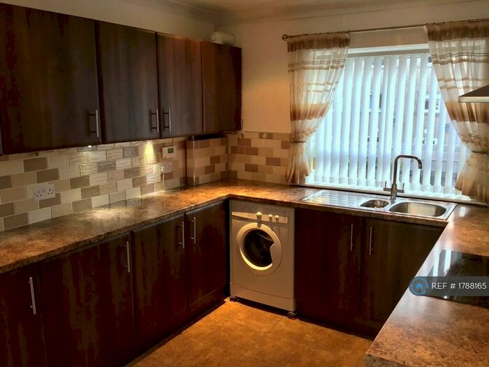 2 Bedroom Flat To Rent In Bute Avenue, Renfrew, PA4