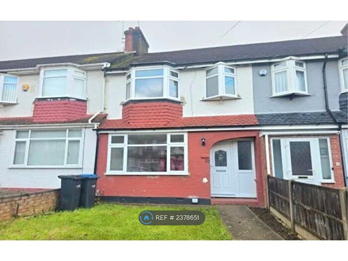 3 Bedroom Terraced House To Rent In Canada Avenue, London, N18