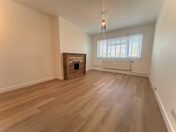 2 Bedroom Maisonette To Rent In Cressingham Grove, Sutton, SM1