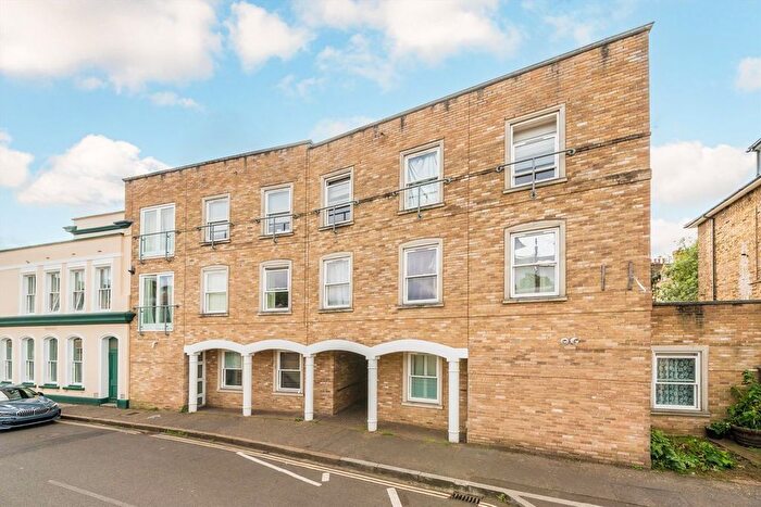 1 Bedroom Flat For Sale In Station Road, Twickenham, TW1