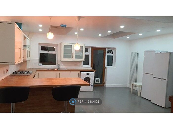 4 Bedroom Terraced House To Rent In Linciln Road, London, E13