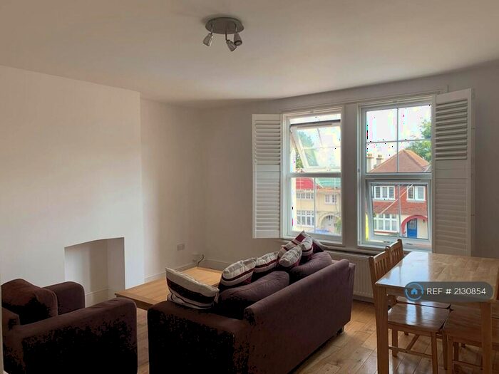 2 Bedroom Flat To Rent In Park Road, High Barnet, Barnet, EN5