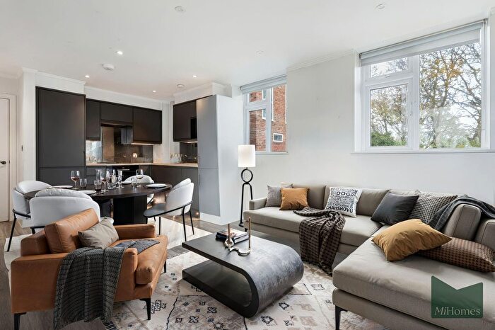2 Bedroom Flat For Sale In The Grove, Dudley House The Grove, TW7