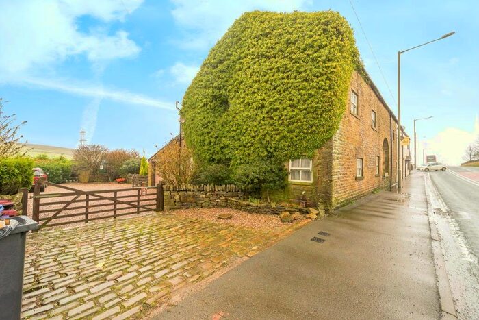 4 Bedroom Semi-Detached House For Sale In Waggoners Farm Barn, Manchester Road, Burnley, BB11
