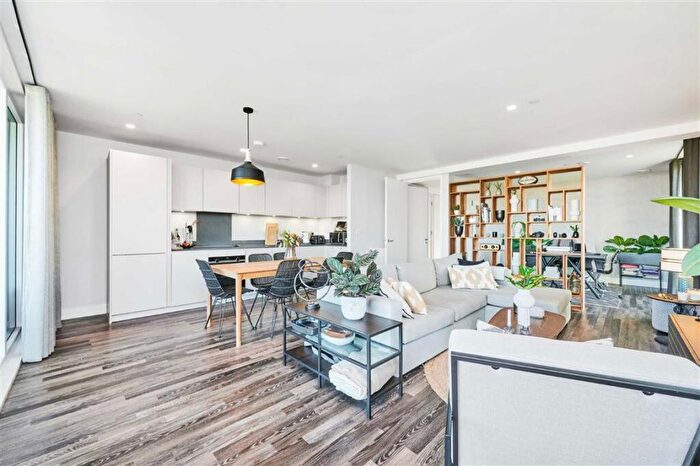 2 Bedroom Flat To Rent In Moulding Lane, New Cross, SE14