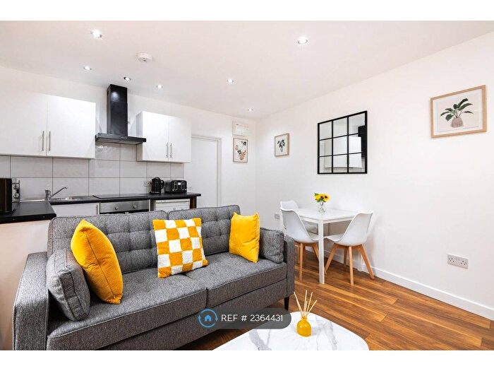 1 Bedroom Flat To Rent In Wellington Road, Dewsbury, WF13