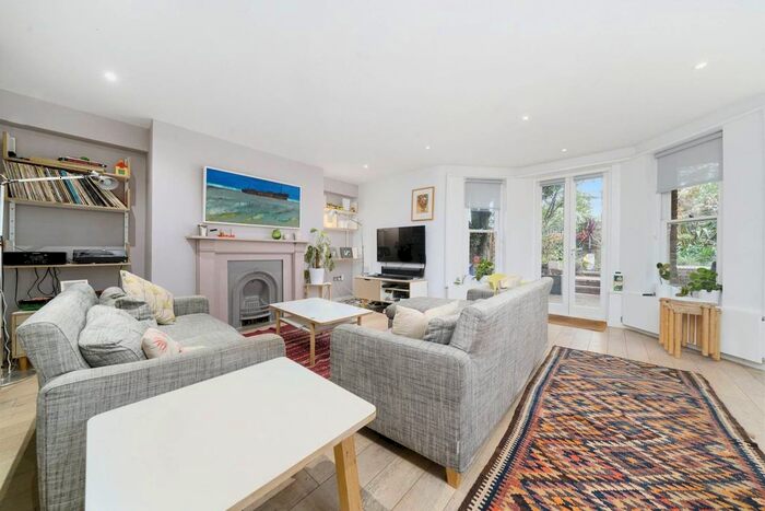 2 Bedroom Flat To Rent In Grove Park, Denmark Hill, London, SE5