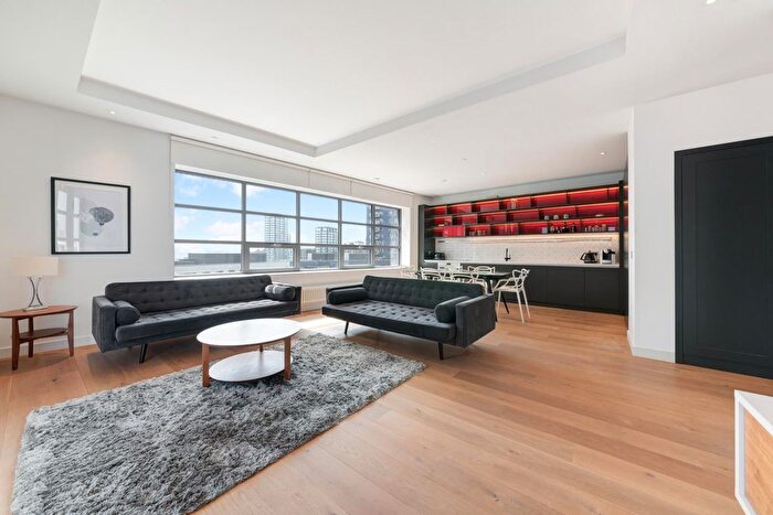 2 Bedroom Flat For Sale In Kent Building, Hope Street, London, E14