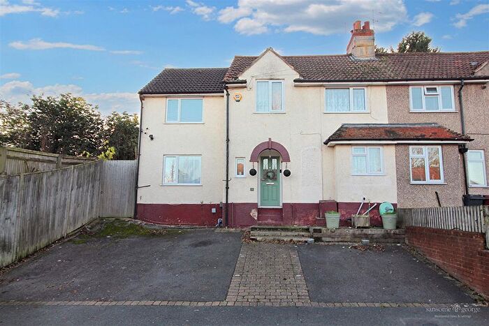 4 Bedroom End Terrace House For Sale In Romsey Road, Tilehurst, Reading, RG30