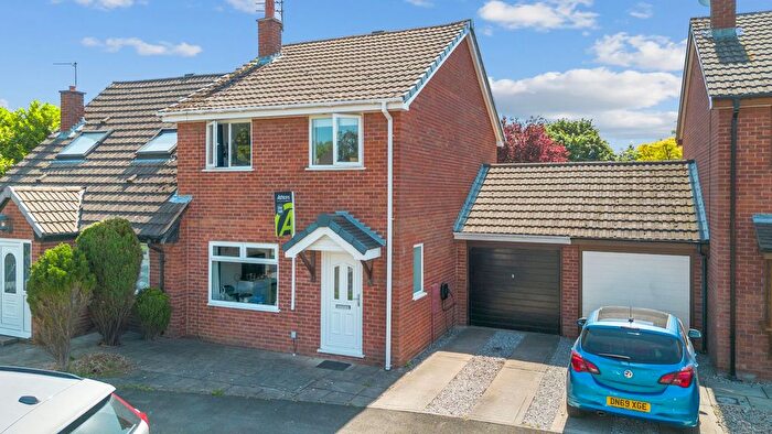 3 Bedroom Semi-Detached House For Sale In Ventnor Close, Great Sankey, WA5