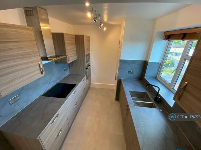 3 Bedroom Flat To Rent In Bexley Road, London, SE9