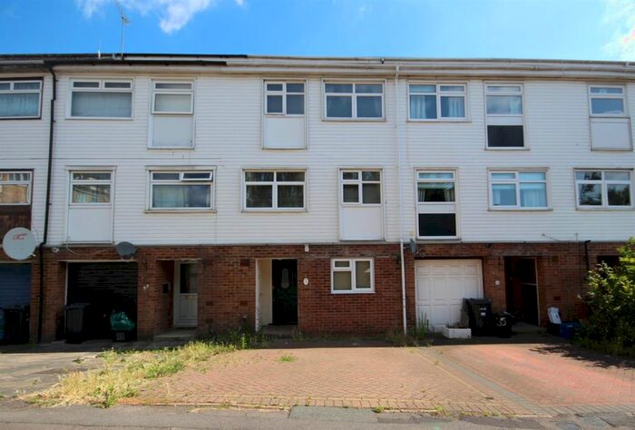 4 Bedroom Town House To Rent In Ford End, Woodford Green, IG8