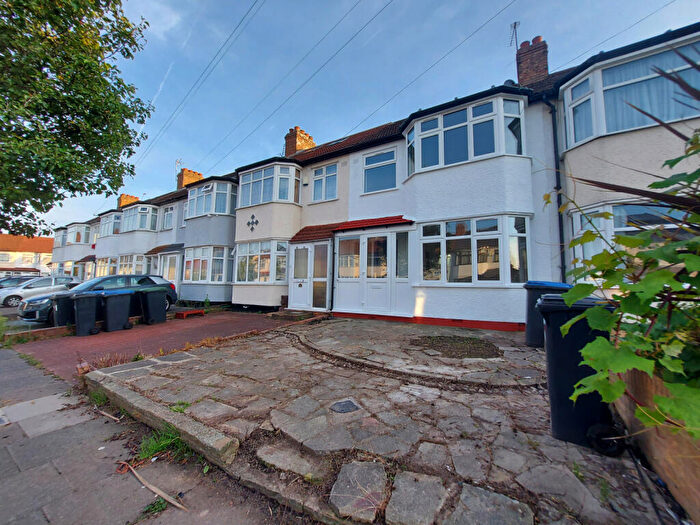 3 Bedroom Terraced House To Rent In Pembroke Road, N13