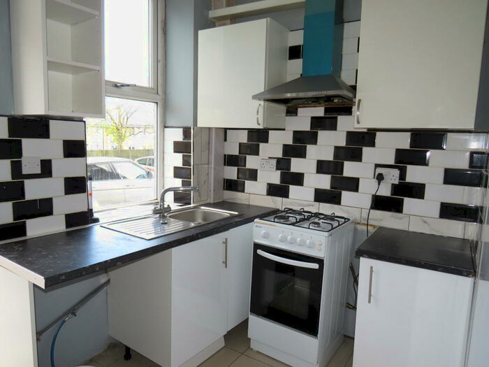 4 Bedroom House To Rent In Redcar Street, Halifax, HX1