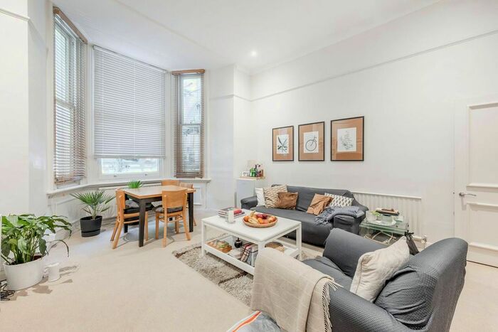 1 Bedroom Flat To Rent In Redcliffe Square, Chelsea, London, SW10