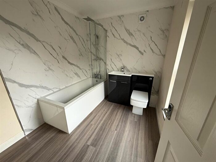 2 Bedroom Flat To Rent In James Street, Kimberley, Nottingham, NG16