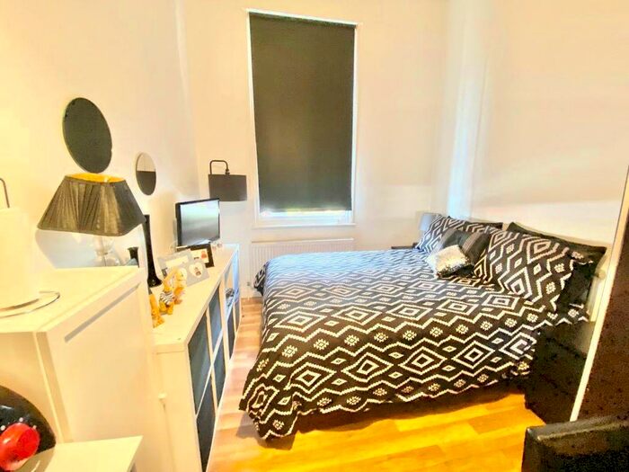 Studio To Rent In Brent Street, Hendon, NW4