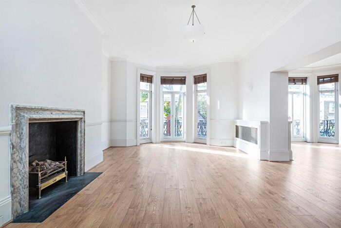 5 Bedroom Flat To Rent In Drayton Gardens, Chelsea, SW10