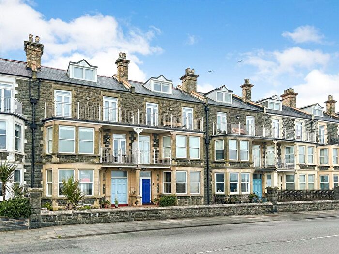 2 Bedroom Flat For Sale In Marine Parade, Tywyn, Gwynedd, LL36
