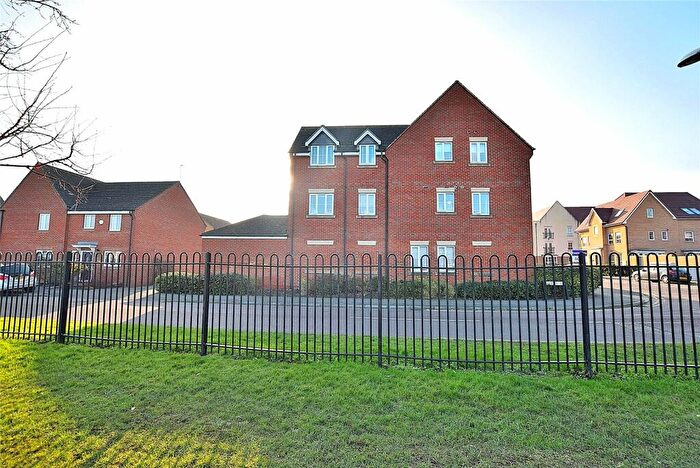 2 Bedroom Apartment To Rent In Frenchs Avenue, Dunstable, Bedfordshire, LU6
