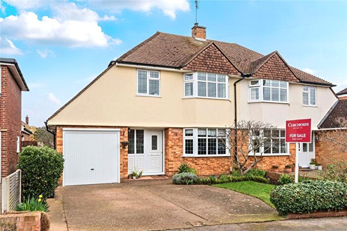 3 Bedroom Semi Detached House For Sale In York Gardens, Walton-On-Thames, KT12