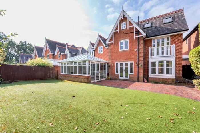 5 Bedroom House To Rent In Devey Close, Kingston, Kingston Upon Thames, KT2