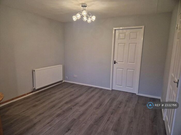 3 Bedroom Flat To Rent In Randolph Close, Leamington Spa, CV31
