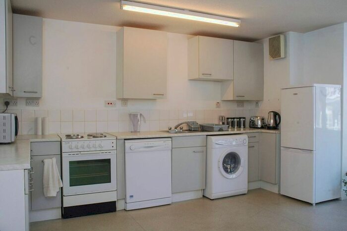2 Bedroom Flat To Rent In Chapter Street, Westminster, London, SW1P