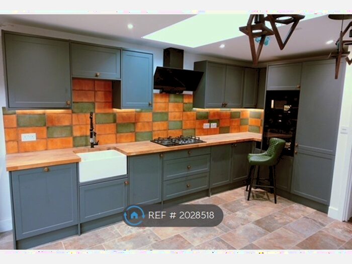 4 Bedroom Semi-Detached House To Rent In Whitehill Road, Hitchin, SG4