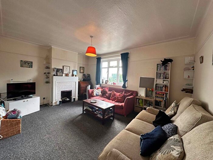 2 Bedroom Flat For Sale In Whitchurch Lane, Edgware, HA8