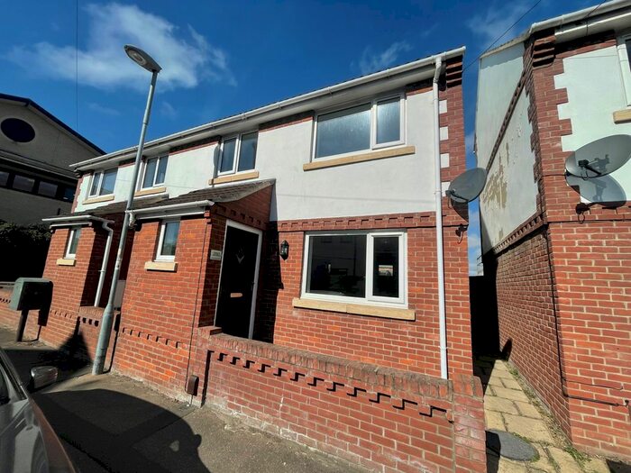 3 Bedroom Semi-Detached House To Rent In Alderson Road, Great Yarmouth, NR30