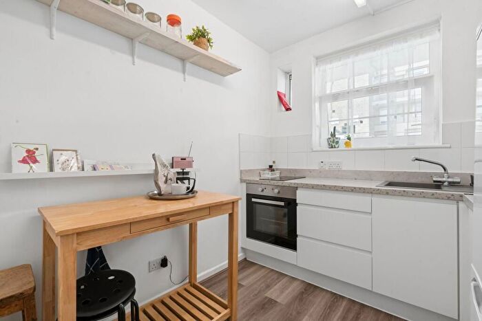1 Bedroom Studio For Sale In Worsopp Drive, London, SW4