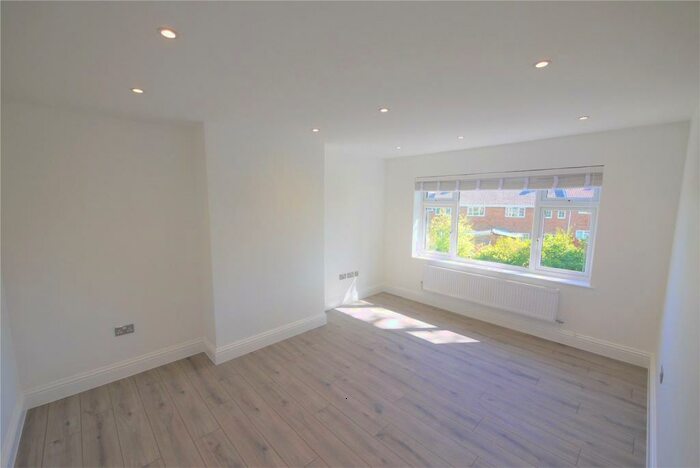 2 Bedroom Maisonette To Rent In Cedar Close, Hutton, Essex, CM13