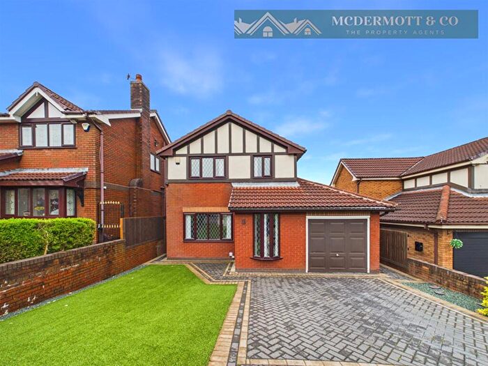 3 Bedroom Detached House For Sale In Whitewillow Close, Failsworth, M35