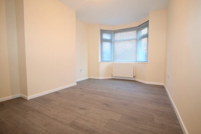 3 Bedroom House To Rent In Cray Avenue, Orpington, BR5