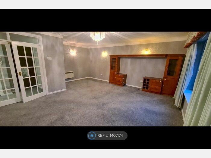 2 Bedroom Flat To Rent In Park Lane Court, Salford, M7