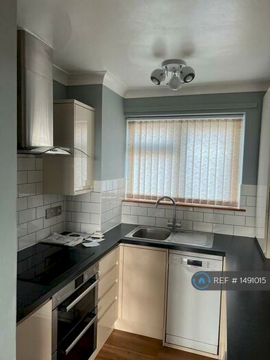 2 Bedroom Flat To Rent In Harbour Court, Barton On Sea, New Milton, BH25