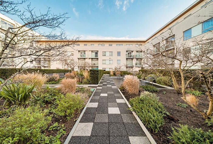 1 Bedroom Flat For Sale In Streatham High Road, London, SW16