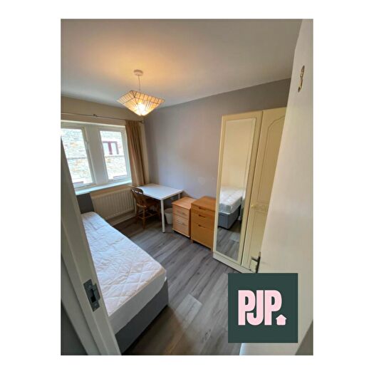 4 Bedroom Flat To Rent In Vanbrugh Lane, Bristol, BS16