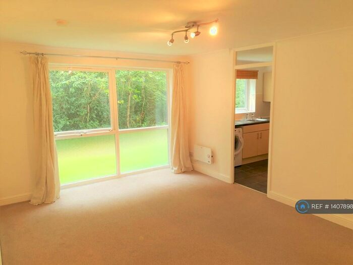 2 Bedroom Flat To Rent In Blair Close, Hemel Hempstead, HP2