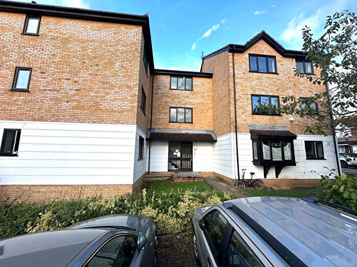 1 Bedroom Flat To Rent In Percy Gardens, Old Malden, Worcester Park, KT4