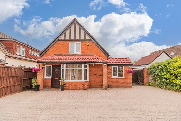 5 Bedroom Detached House For Sale In Loddon Bridge Road, Reading, Berkshire, RG5