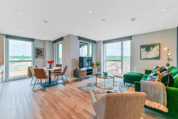 2 Bedroom Flat To Rent In Kooky, Croydon, Redhill, RH1