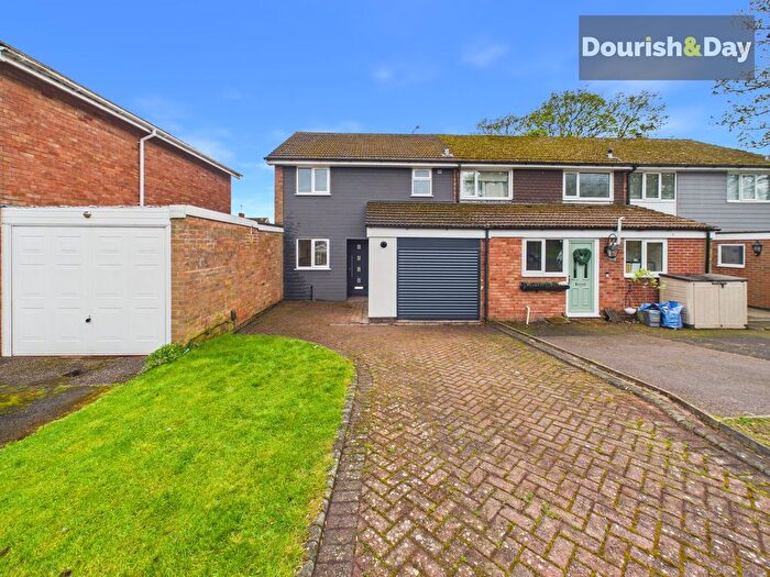 3 Bedroom End Of Terrace House For Sale In Chartley Close, Stafford, ST16