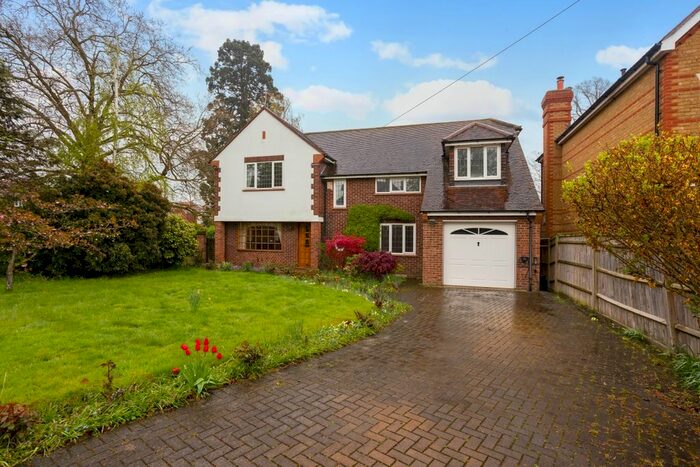 5 Bedroom Detached House To Rent In Bolton Avenue, Windsor, SL4