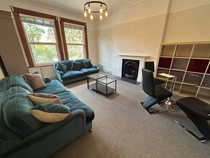 1 Bedroom Flat To Rent In Castlebar Road, Ealing, W5