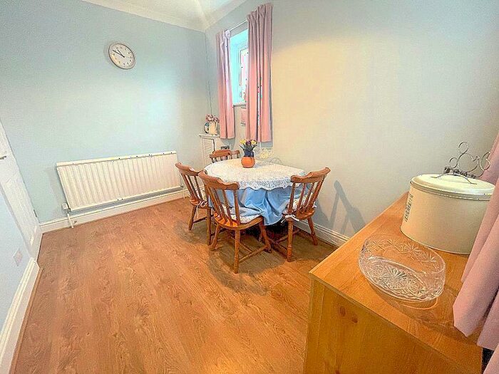 2 Bedroom Bungalow For Sale In Grasmere Avenue, Warden Hills, Luton, Bedfordshire, LU3